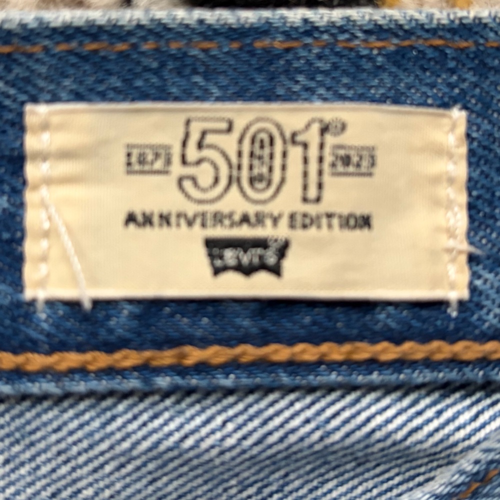 Levi's Women's Distressed Blue Straight Jeans - Picture 4 of 4